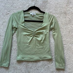 Low cut long sleeve top